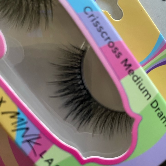 NWT ioni mink lashes - Picture 7 of 7